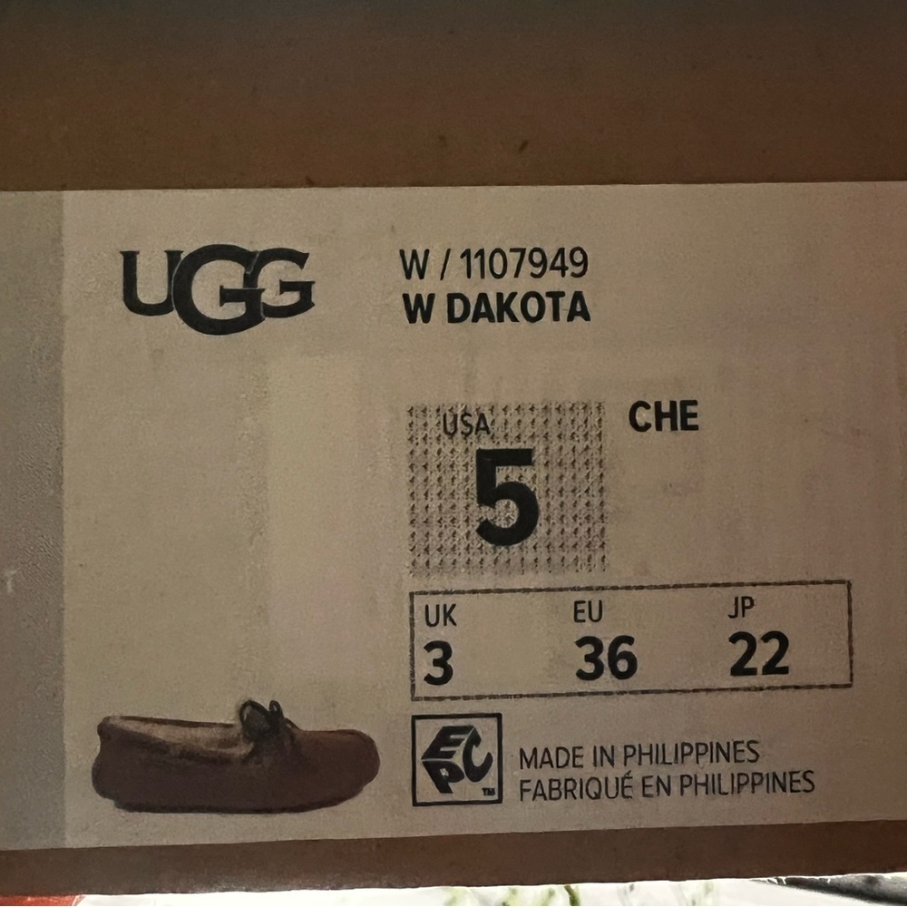 UGG DAKOTA SLIPPERS